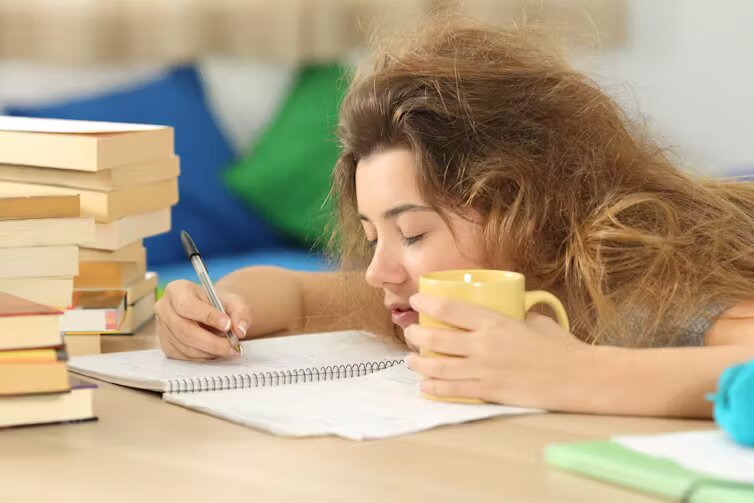 هل تسرق غزارة الطمث طاقتكِ؛ اكتشفي سبب إرهاقكِ المستمر